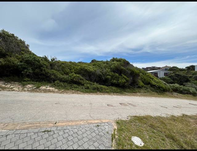 1,145M² VACANT LAND FOR SALE IN PARADISE BEACH